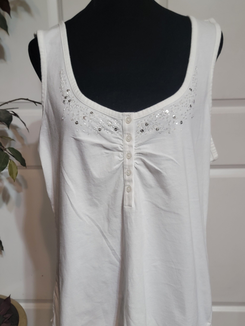 White Embellished Scoop Neck Tank Top - Classic Summer Layer